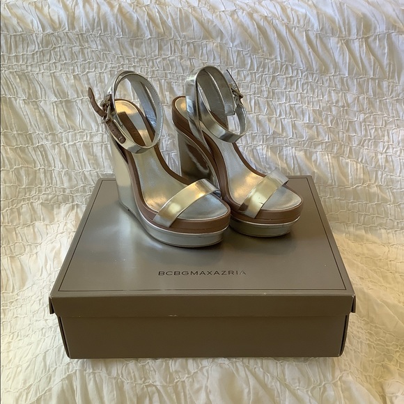 BCBG Silver Wedges - Picture 1 of 8